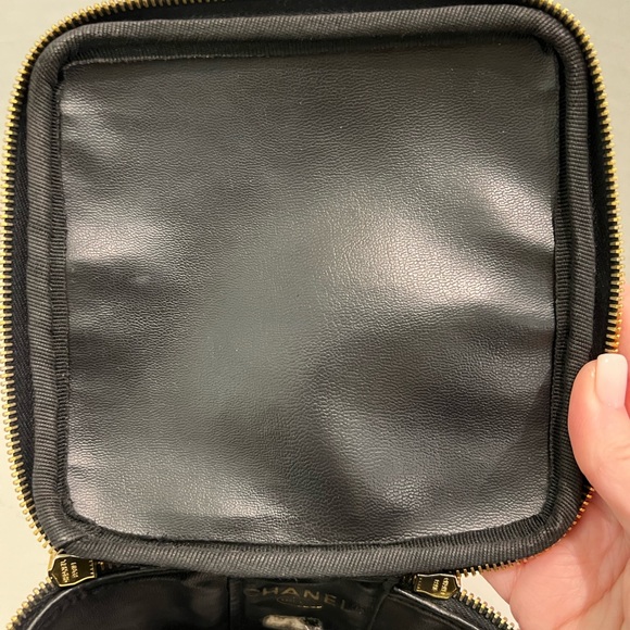 ‼️SOLD‼️ Chanel Vintage CC Timeless Caviar Vanity Cosmetic Makeup Case Black - Picture 12 of 16